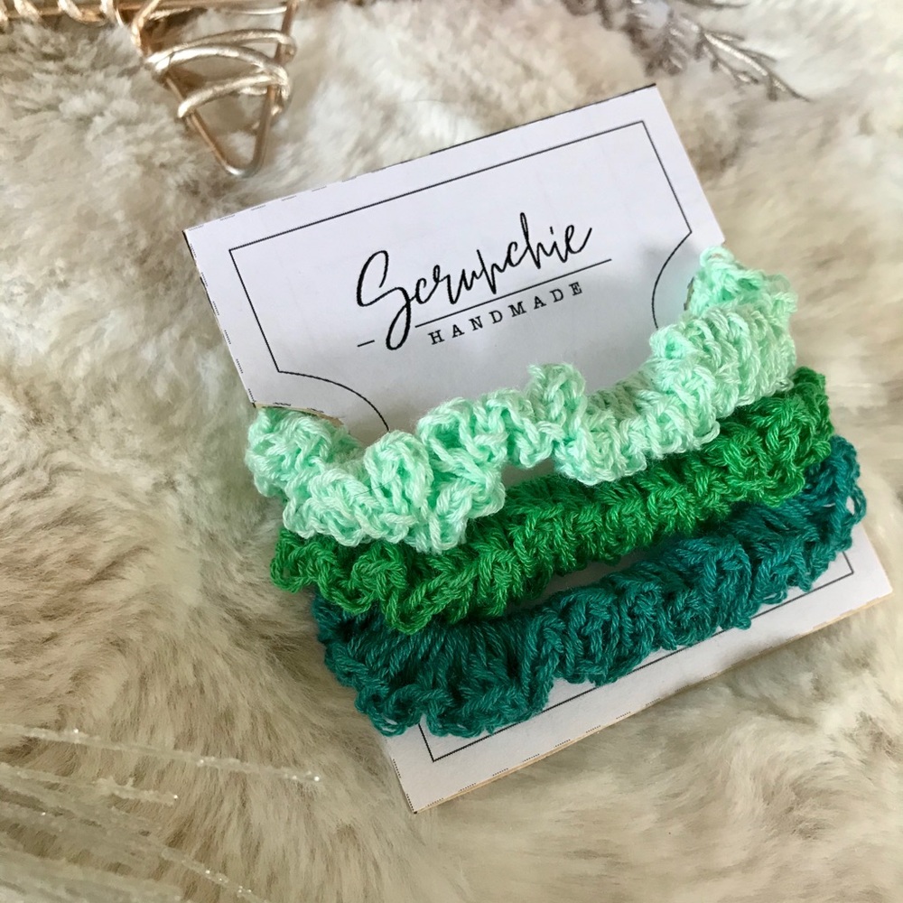 ❤️❄️ Women’s or Girls Scrunchies, New, HandKnit - Picture 2 of 2
